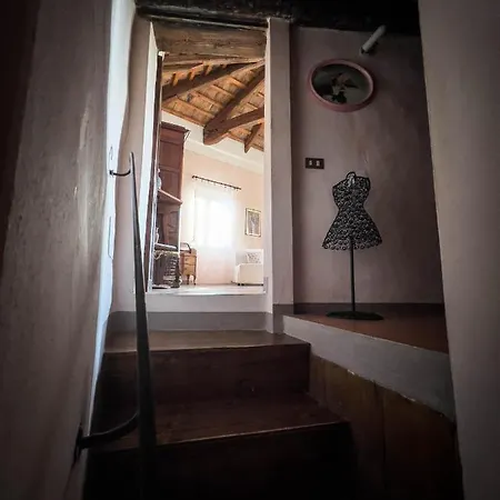 La Torretta, Una Casa Inaspettata Semesterbostad *
